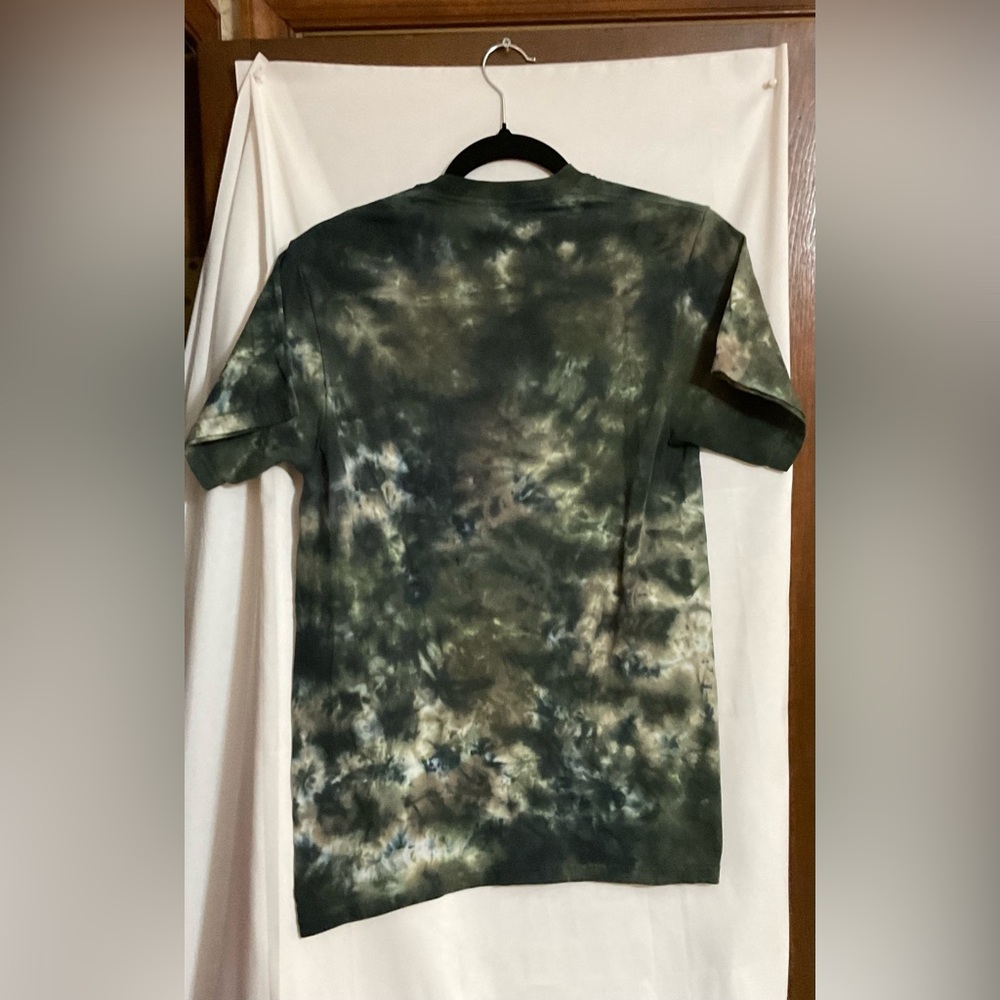 Liquid Blue: Philadelphia Phillies P tie-dyed sporty short sleeve tee shirt. - Picture 3 of 6